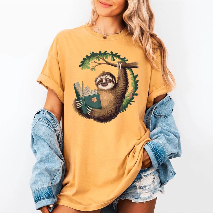 Sloth Reading a Book Lazy Sloth Bookworm Women's Comfort Colors T-Shirt