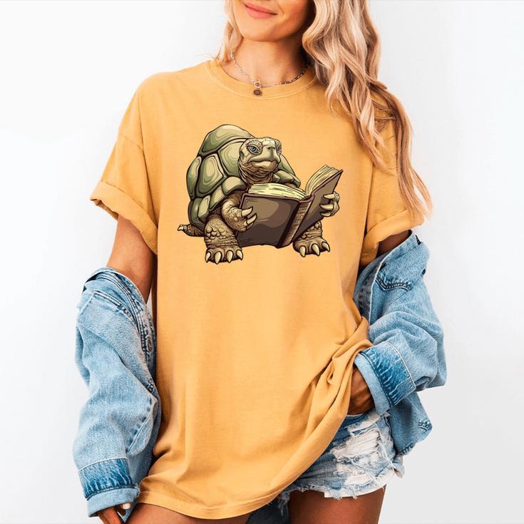 Sulcata Tortoise Reading A Book Women's Comfort Colors T-Shirt