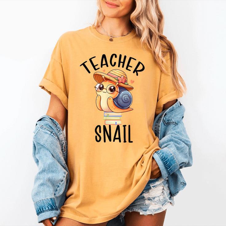 Teacher Snail With Glasses On Books Cute Pre-K Kindergarten Women's Comfort Colors T-Shirt