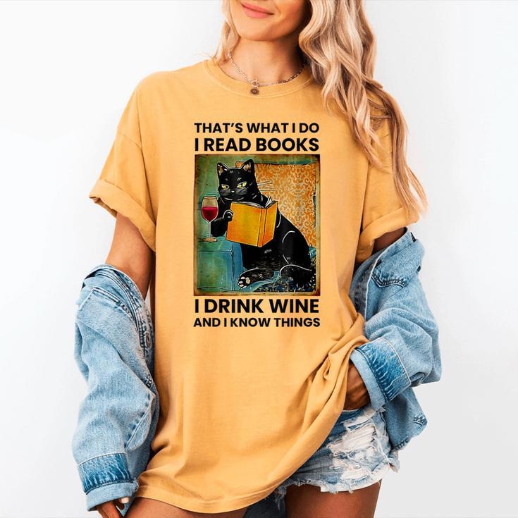That's What I Do I Read Books I Drink Wine And I Know Things Women's Comfort Colors T-Shirt