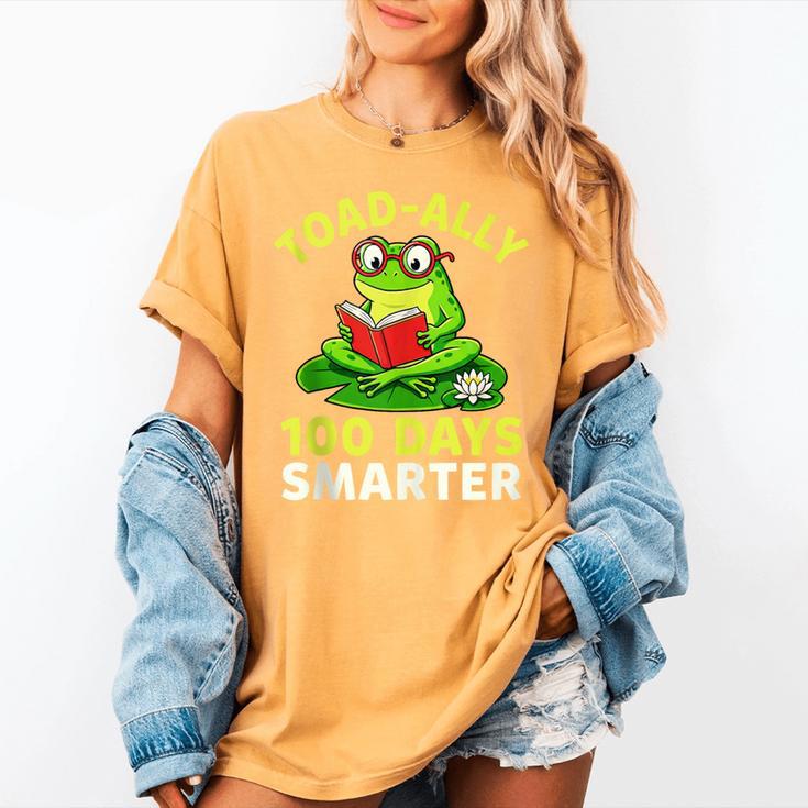Toad-Ally 100 Days Smarter Frog Reading Book 100 School Day Women's Comfort Colors T-Shirt
