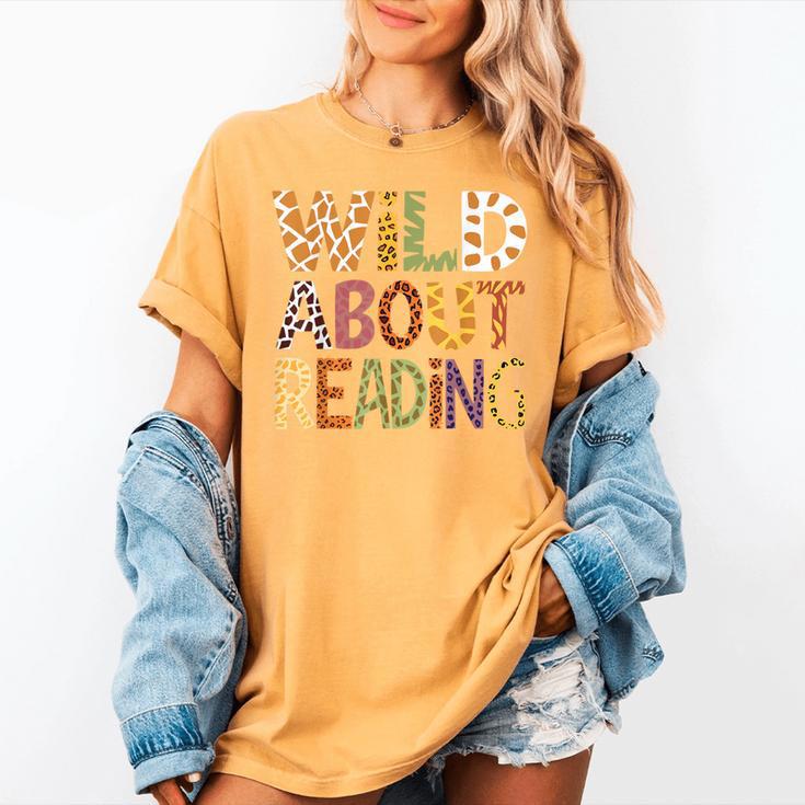 Wild About Reading Book Animal Children's Book Lover Teacher Women's Comfort Colors T-Shirt