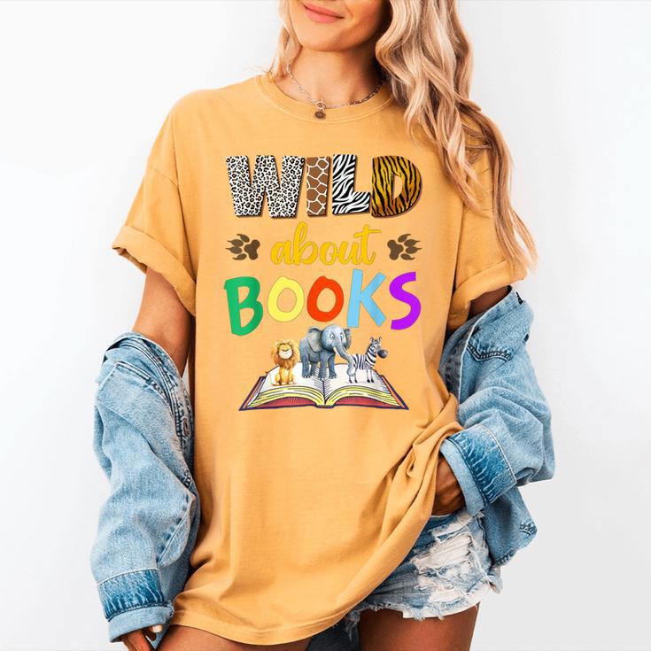 Wild About Reading Books Reader Bookworm Animals Book Lover Women's Comfort Colors T-Shirt