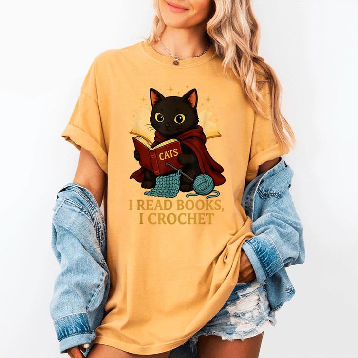 Wizard Cat Reading a Book While Crocheting Women's Comfort Colors T-Shirt