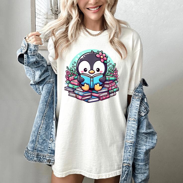 Bookish Penguin Heart A Readers Love Penguins Women's Comfort Colors T-Shirt