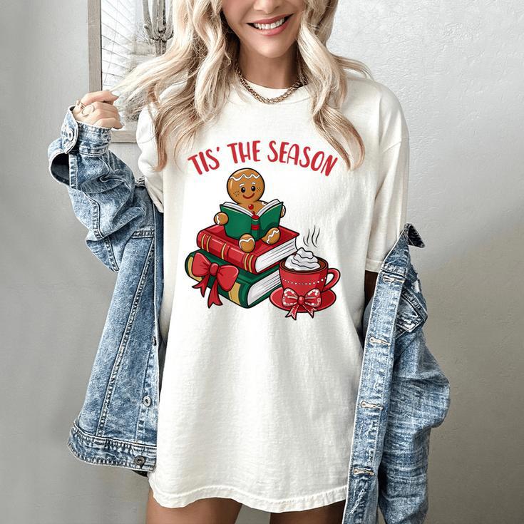 Cute Gingerbread Man Reading Book Nerd Christmas Bookish Women's Comfort Colors T-Shirt