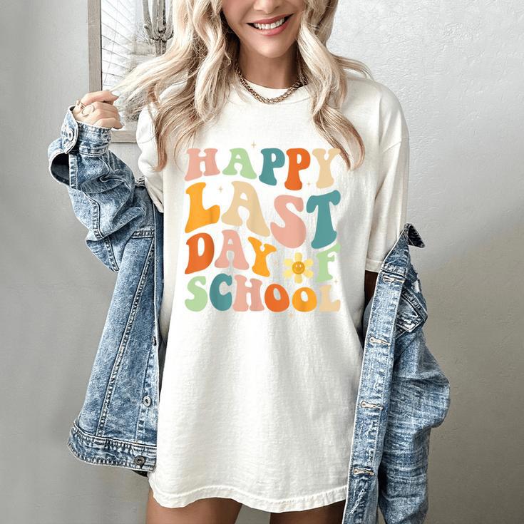 Happy Last Day Of School Groovy Teacher Student Graduation Women's Comfort Colors T-Shirt
