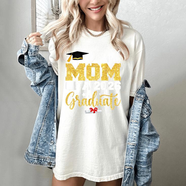 Proud Mom Of A Class Of 2026 Graduate Senior Gold Graduation Women's Comfort Colors T-Shirt