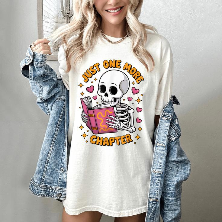Read Books Lover Bookworm Cute Reading Just One More Chapter Women's Comfort Colors T-Shirt