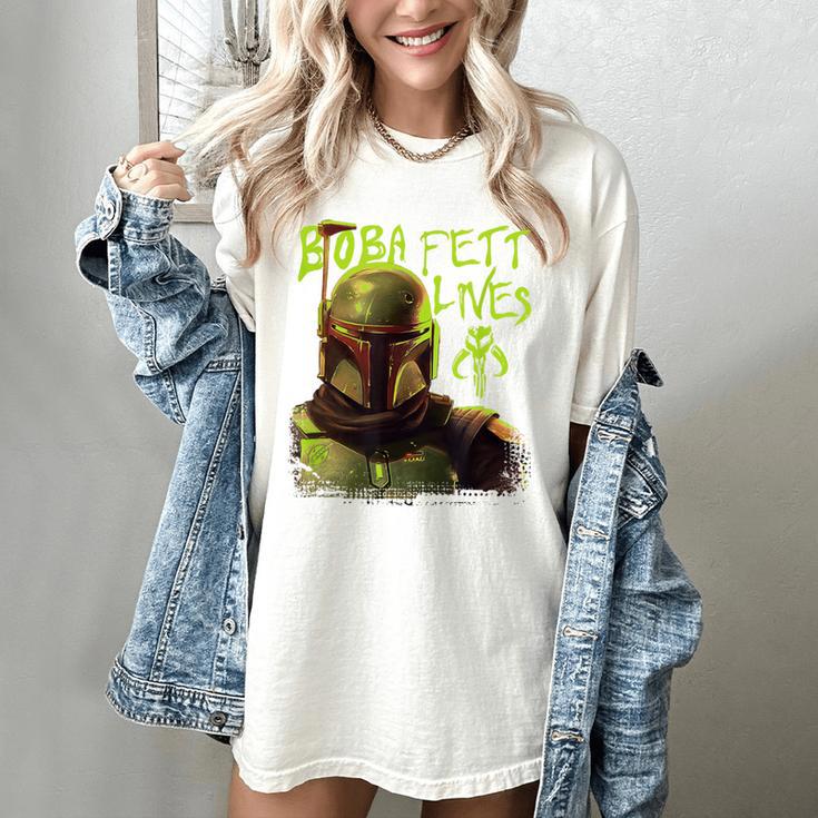 Star Wars The Book Of Boba Fett Neon Boba Fett Lives Poster Women's Comfort Colors T-Shirt