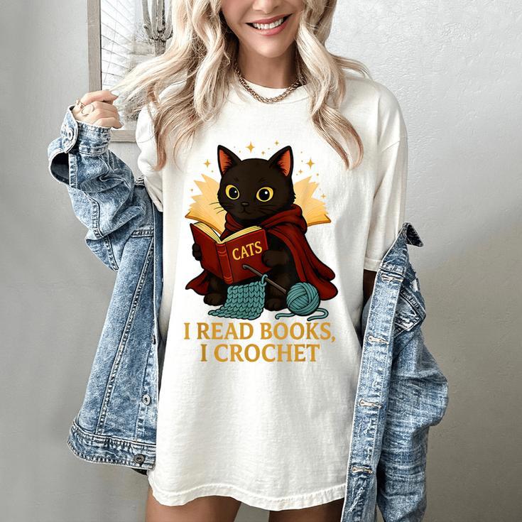 Wizard Cat Reading a Book While Crocheting Women's Comfort Colors T-Shirt