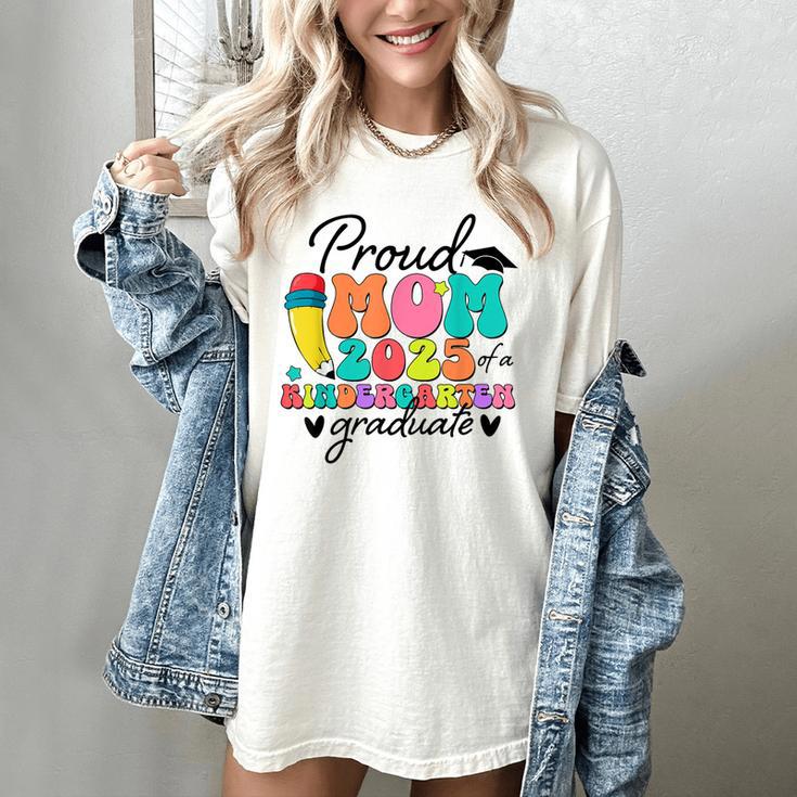 Proud Mom Class Of 2025 Kindergarten Graduate Graduation Women's Comfort Colors T-Shirt