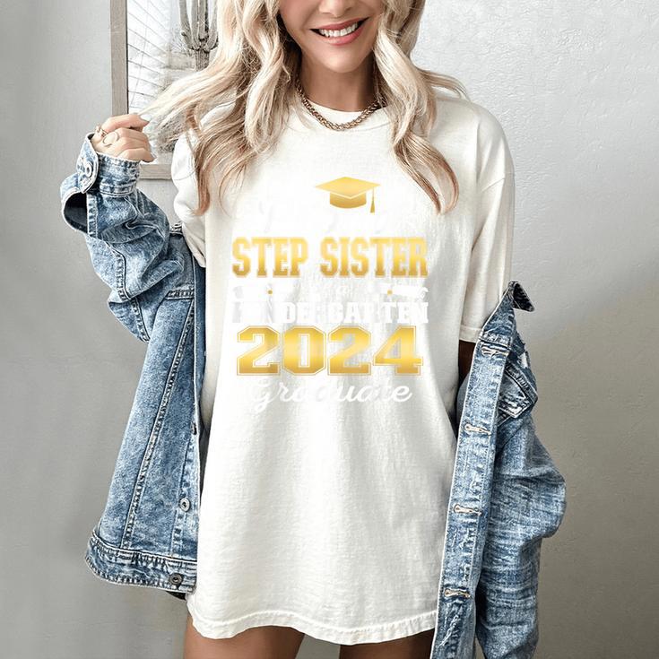 Proud Step Sister Of Kindergarten Graduate 2024 Graduation Women's Comfort Colors T-Shirt