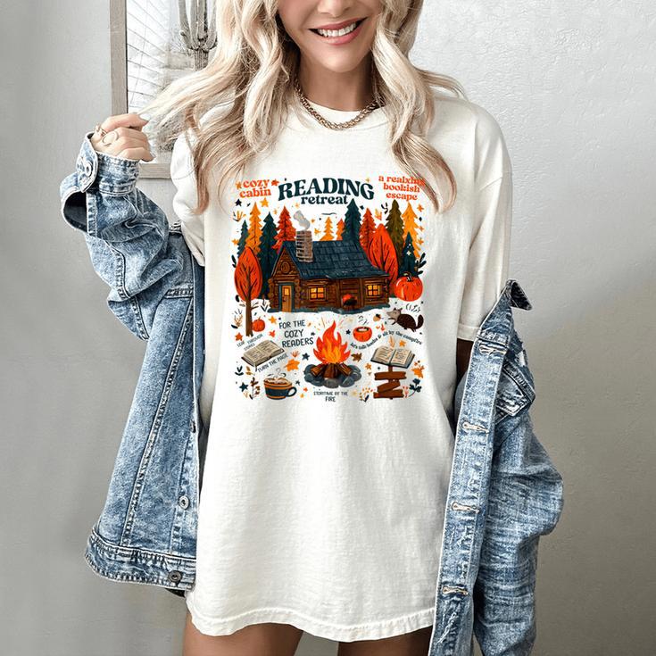 Cozy Reading Cabin Retreat Fall Bookish Autumn Cozy Reader Women's Comfort Colors T-Shirt