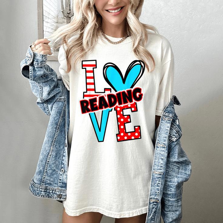 I Heart Books Love Reading Red And Stripe Animated Cat For Men Women Girls Kids Women's Comfort Colors T-Shirt