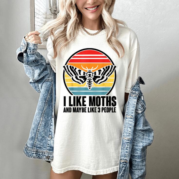 I Like Moths And Maybe 3 People Insect Moth Lovers Introvert Women's Comfort Colors T-Shirt