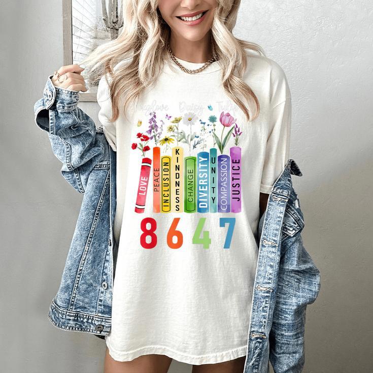 Subtle Floral Foxglove Daisy Tulip Book Lover Women's Comfort Colors T-Shirt