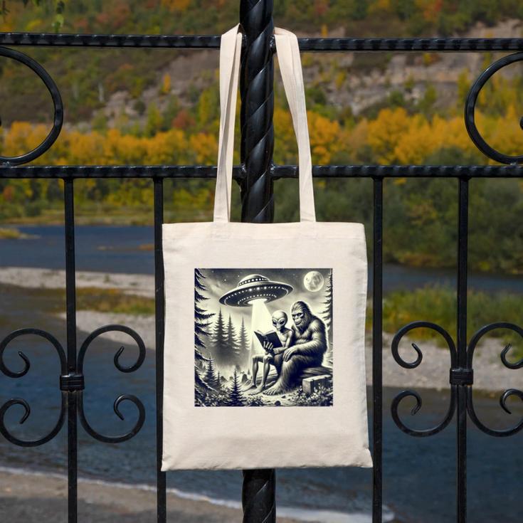 Bigfoot With Alien Reading A Book Bigfoot And UFO Canvas Tote Bag