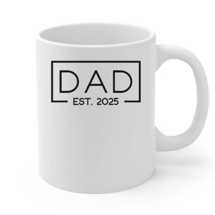 Dad 2025 Father 2025 Dad Since 2025 Dad Est 2025 Graphic Print Coffee Mug