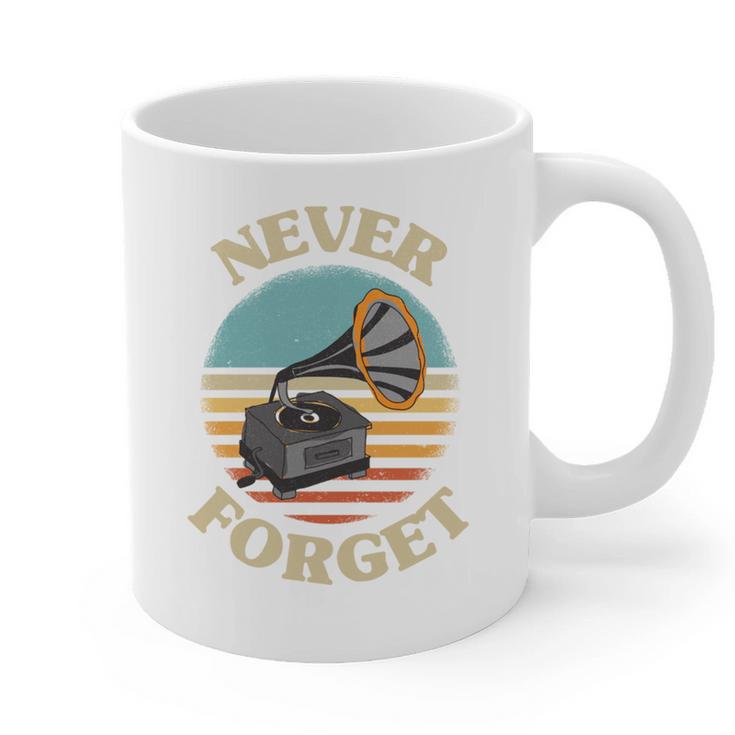 Retro Grammophone Never Forget Nostalgia Vintage Graphic Print Coffee Mug