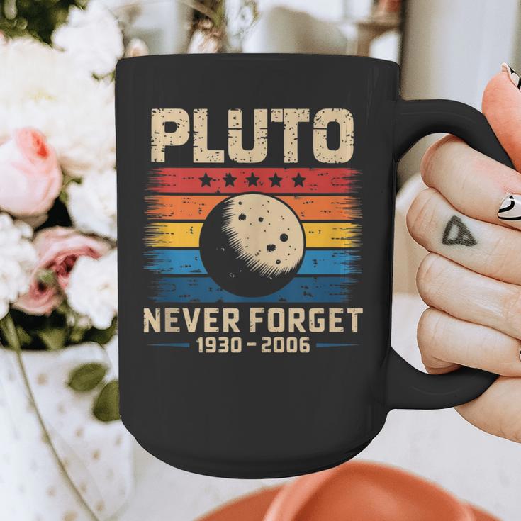 Pluto Never Forget Space Nostalgia Astronomy Humor Graphic Print Coffee Mug
