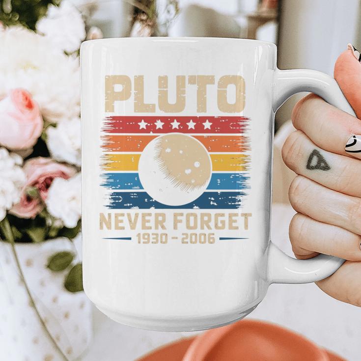 Pluto Never Forget Space Nostalgia Astronomy Humor Graphic Print Coffee Mug