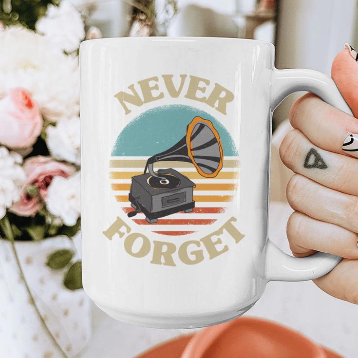 Retro Grammophone Never Forget Nostalgia Vintage Graphic Print Coffee Mug