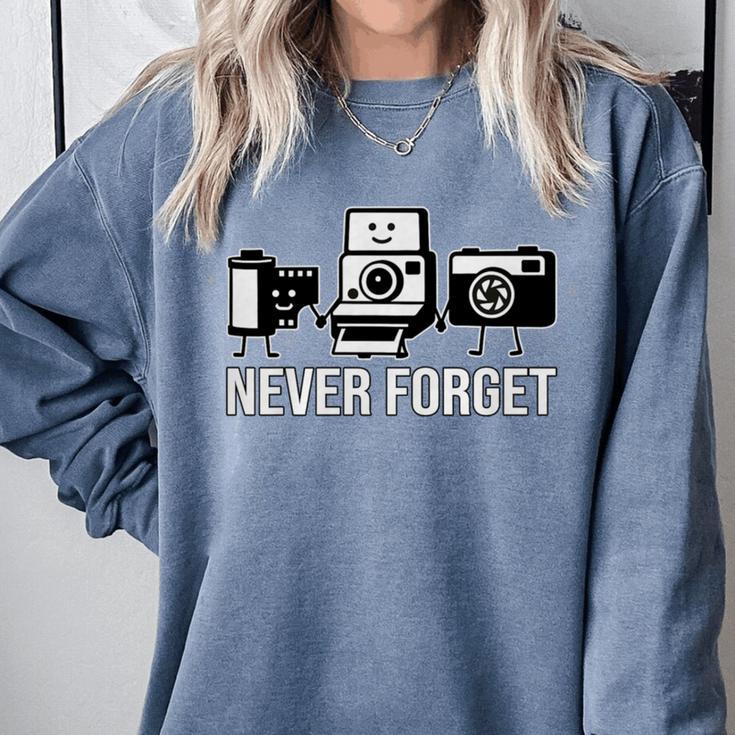 Never Forget Retro Camera Photography Nostalgia Premium Tri-Blend Comfort Colors Sweatshirt