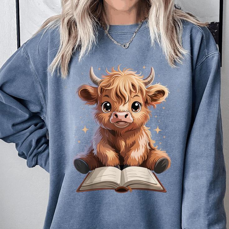 Highland Cow Reading Book Bookworm Comfort Colors Sweatshirt