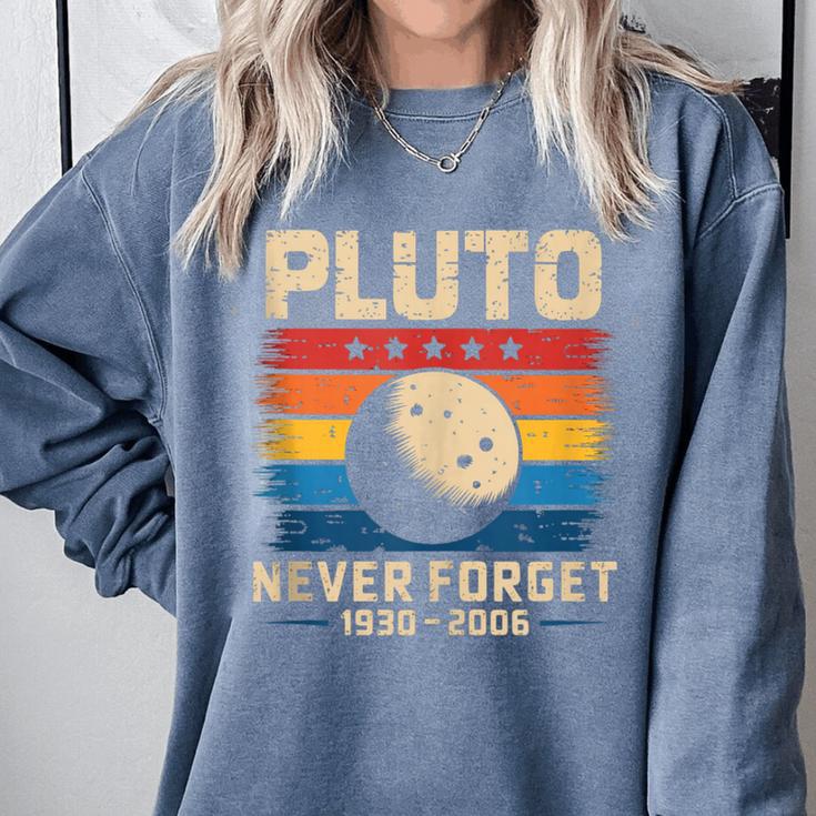 Pluto Never Forget Space Nostalgia Astronomy Humor Comfort Colors Sweatshirt