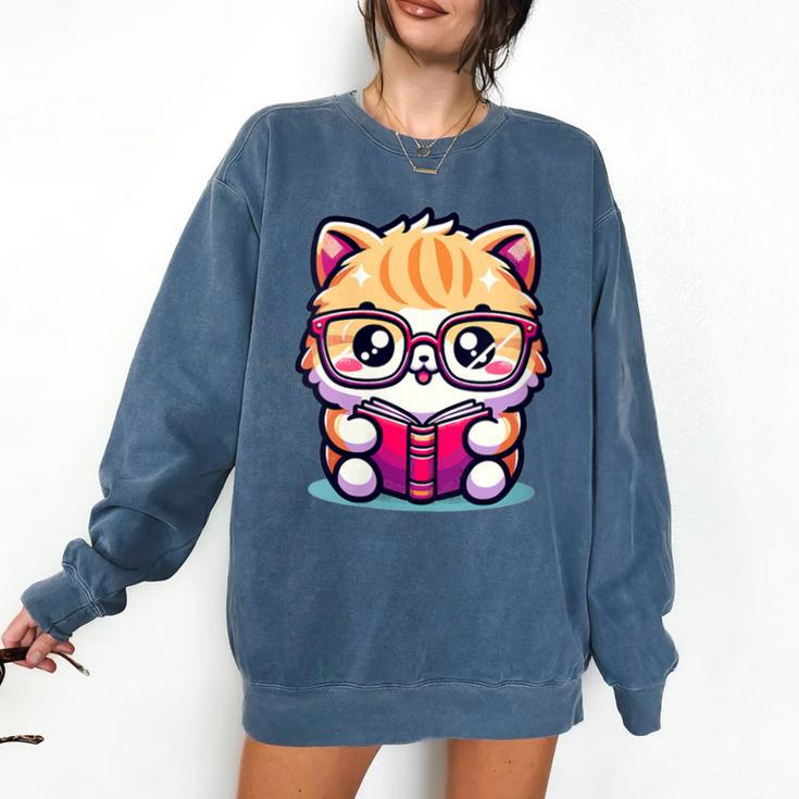 Adorable Book Lover Persian Cat With Reading Glasses Cute Comfort Colors Sweatshirt