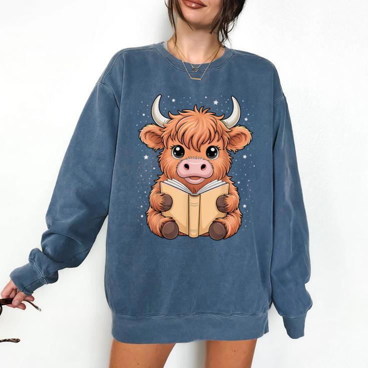 Cute Highland Cow Reading Book Comfort Colors Sweatshirt