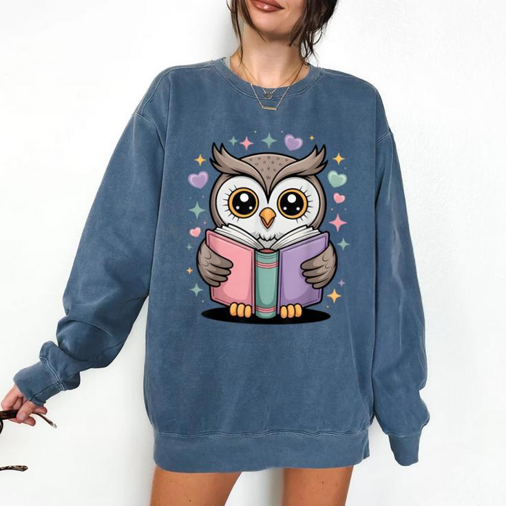 Cute Reading Owl Book Lover Teacher Librarian Bookworm Comfort Colors Sweatshirt