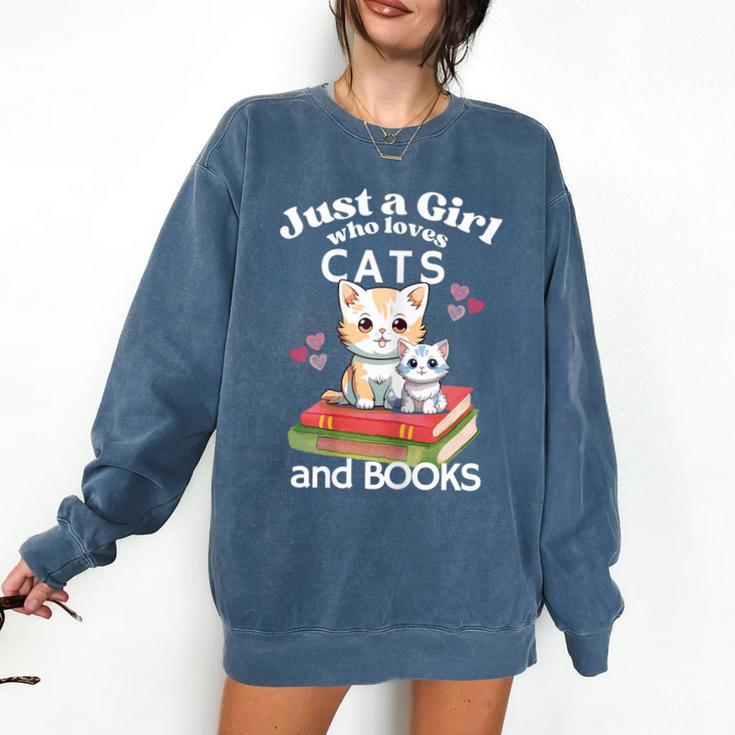 Just A Girl That Loves Cats And Books Cute Cat & Bookwork Comfort Colors Sweatshirt