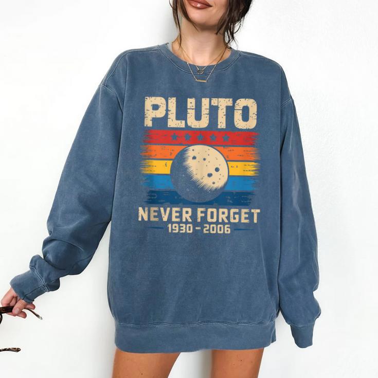 Pluto Never Forget Space Nostalgia Astronomy Humor Comfort Colors Sweatshirt