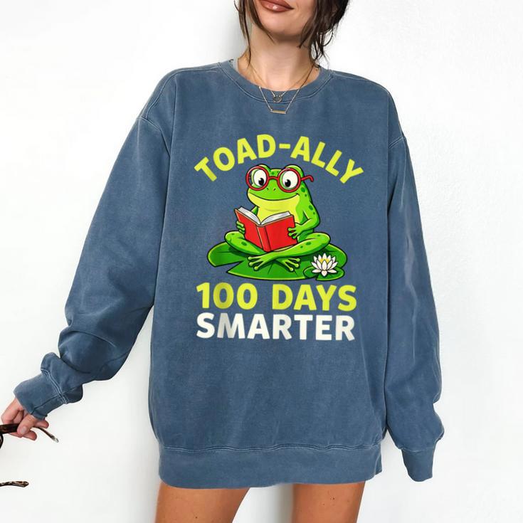 Toad-Ally 100 Days Smarter Frog Reading Book 100 School Day Comfort Colors Sweatshirt