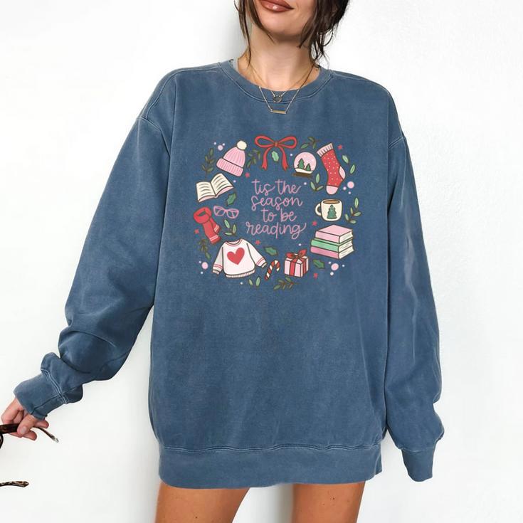 Xmas Tis The Season To Be Reading Books Pajamas Comfort Colors Sweatshirt