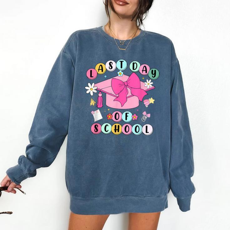 Happy Last Day Of School Coquette Bow Graduation Girls Kids Comfort Colors Sweatshirt