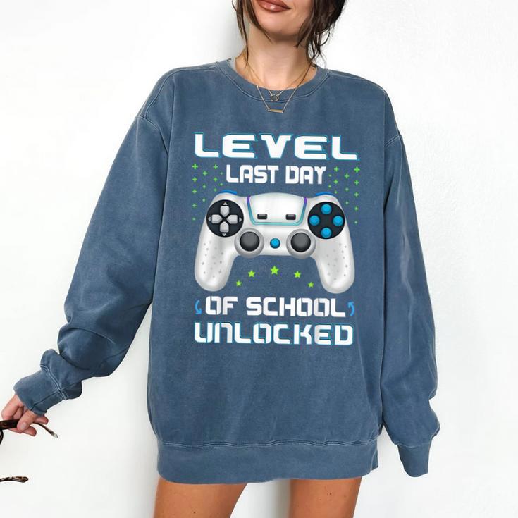 Last Days Of School Graduation Kindergarten Gamer Boys Kids Comfort Colors Sweatshirt