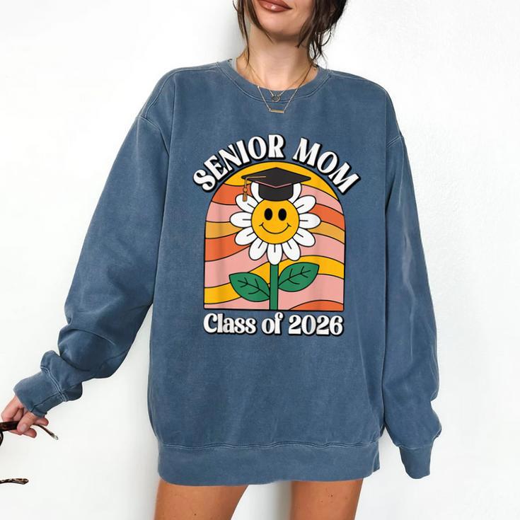 Senior Mom Class Of 2026 Daisy Flower Retro Graduation Comfort Colors Sweatshirt