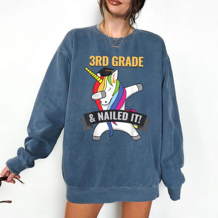 3RD GRADE NAILED IT UNICORN DABBING GRADUATION T-SHIRT Comfort Colors Sweatshirt