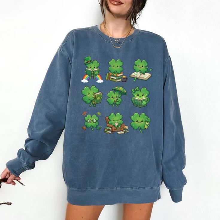 Cute Shamrock Reading St Patricks Day Teacher Book Lovers Comfort Colors Sweatshirt