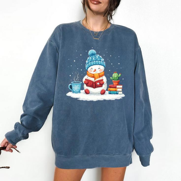 Cute Winter Cozy Snowman Reading Book Lovers Xmas Snowman Comfort Colors Sweatshirt