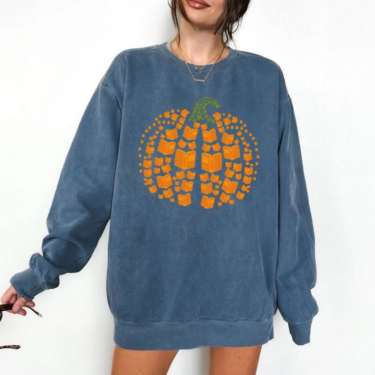 Vintage Book Pumpkin Autumn Fall Librarians Bookworm Teacher Comfort Colors Sweatshirt