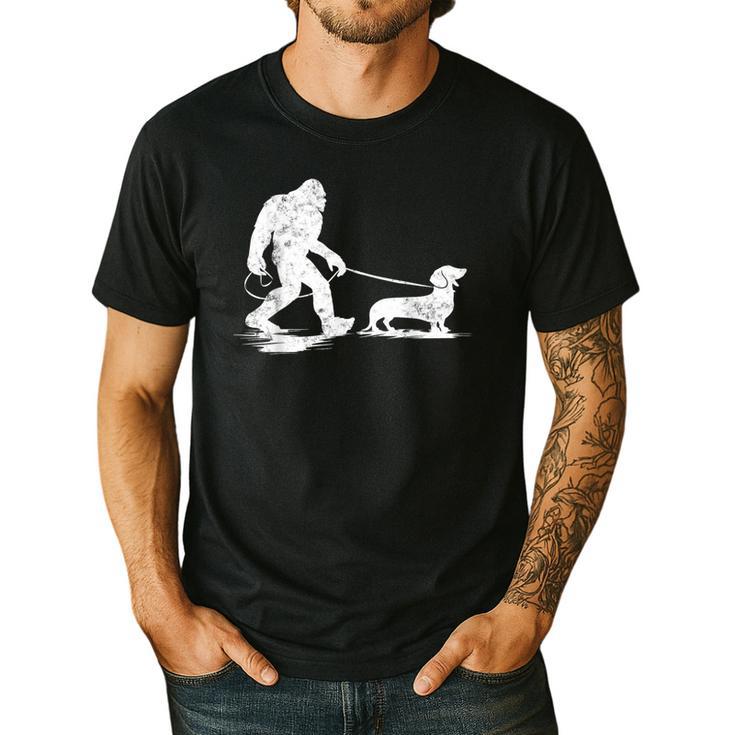 Bigfoot Walking Dachshund Tee Wiener Dog Dad Men's Casual T-Shirt