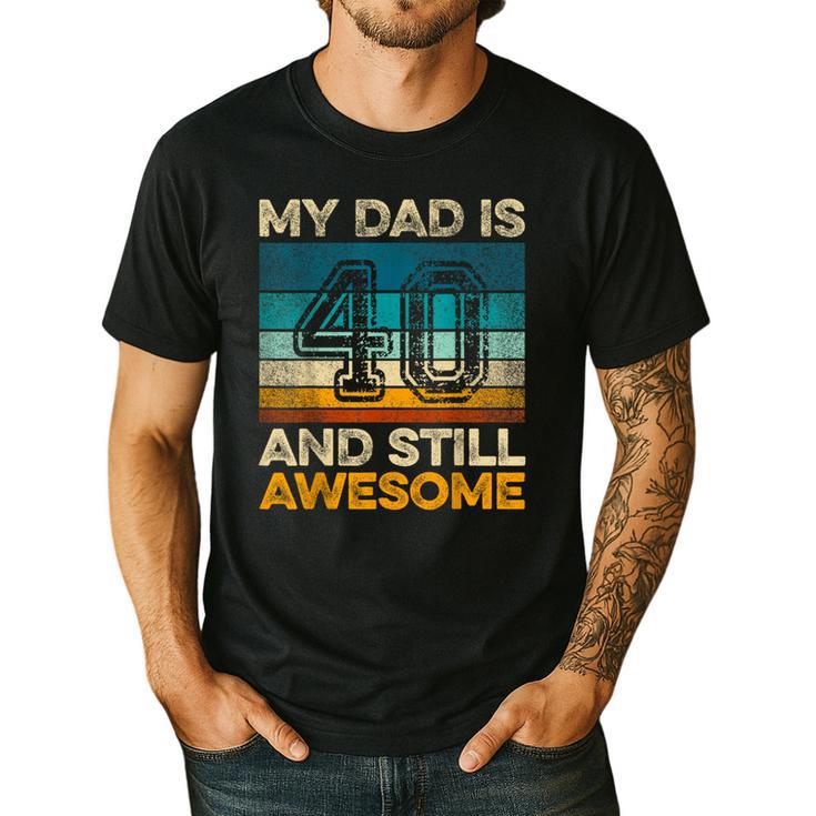 My Dad Is 40 And Still Awesome 40th Birthday Vintage Retro Men's Casual T-Shirt
