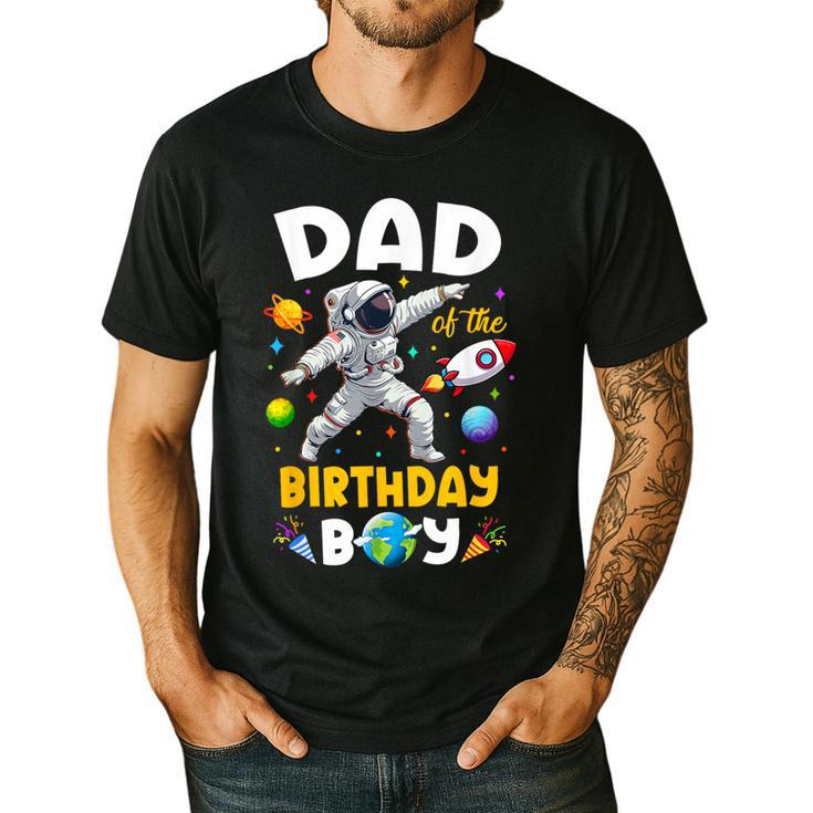 Dad Of The Birthday Boy Astronaut Outer Space Birthday Men's Casual T-Shirt
