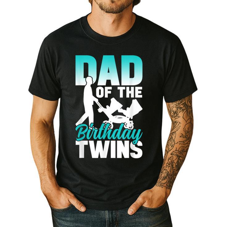 Dad Of The Birthday Twins Celebrate Cute Twin Father Daddy Men's Casual T-Shirt