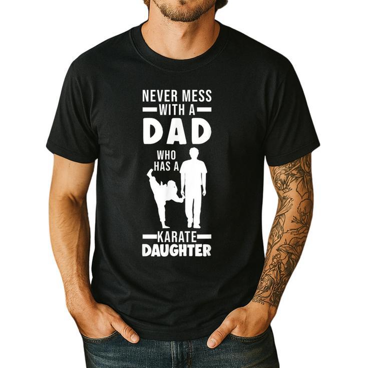Dad Who Has a Karate Daughter Dad & Daughter Men's Casual T-Shirt
