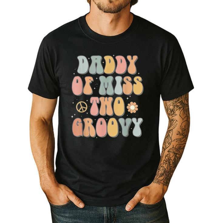 Daddy Dad Two Groovy Second Birthday Retro 2nd Bday Party Men's Casual T-Shirt